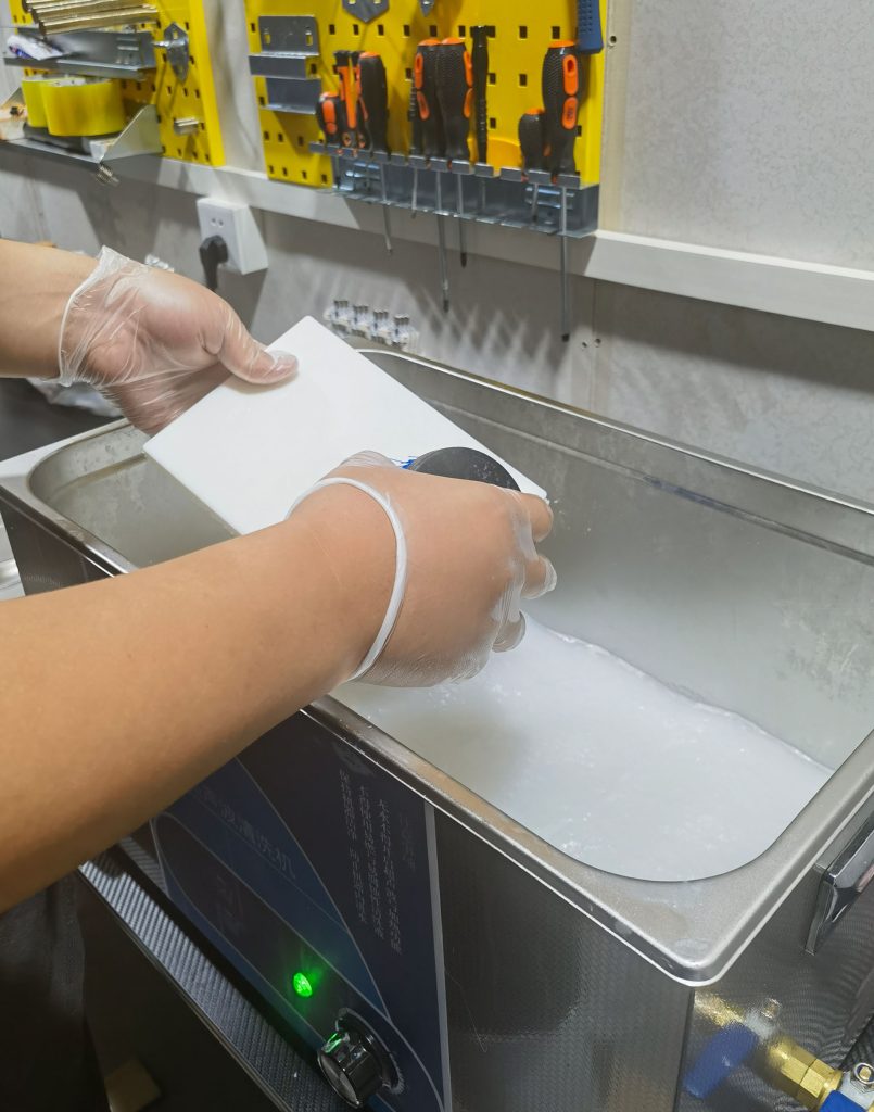 USE 3D PRINTING EQUIPMENT